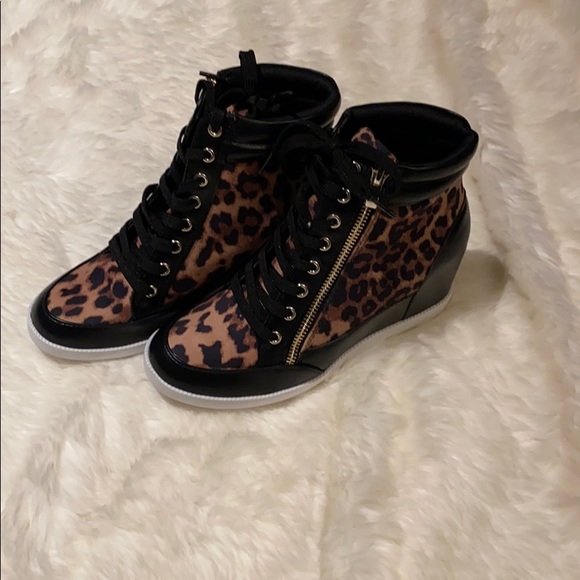 Animal Print High Top Shoes NWOT - Picture 1 of 3